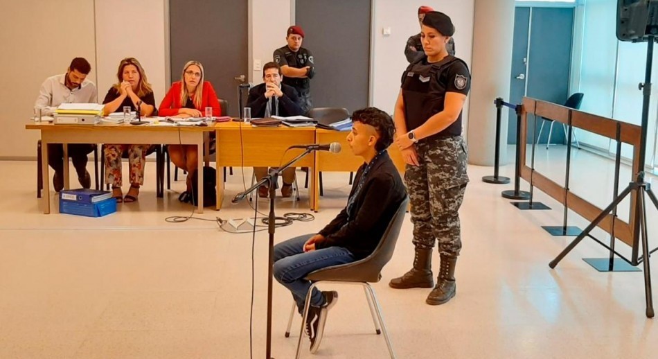 Una de las acusadas por el crimen de Lucio dijo que sólo le pegó “unas pataditas”