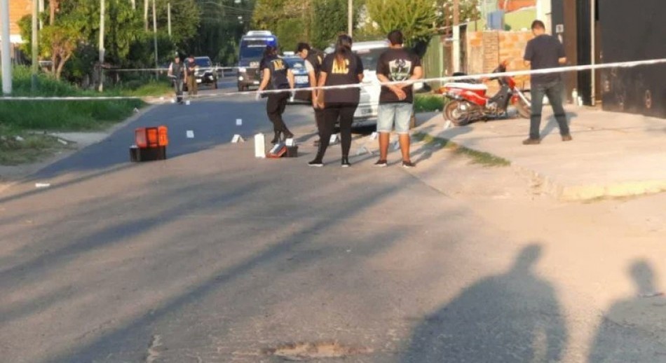 Rosario: dos muertos y tres heridos tras un ataque de casi 40 balazos frente a un bar