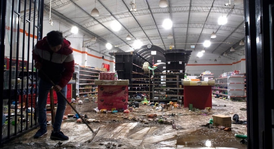  El Gobierno intentó desmentirlo, pero hubo saqueos en varios municipios del Noroeste del GBA