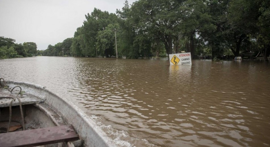 La crecida del río Paraná derrumbó dos puentes en Santa Fe