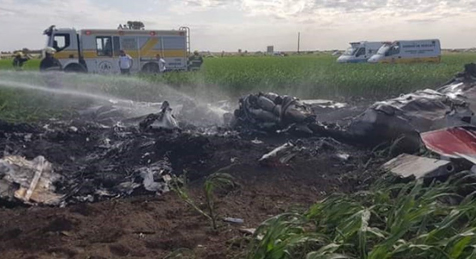 Se estrelló un avión en un festival aéreo y murieron dos pilotos