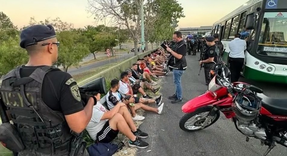 La Justicia indaga a los 30 barras de River detenidos por una feroz interna