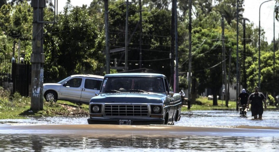 Sigue el alerta por crecidas del Río de la Plata que alcanzaría una altura de 3.40 metros