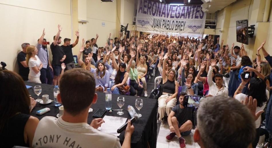 Aerolíneas Argentinas dio por “cerrado” el conflicto con los gremios aeronáuticos