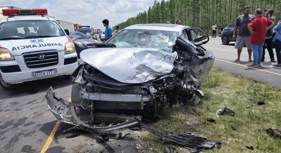 Un auto chocó a otro en el que viajaban hinchas de Racing a Asunción: hay un muerto