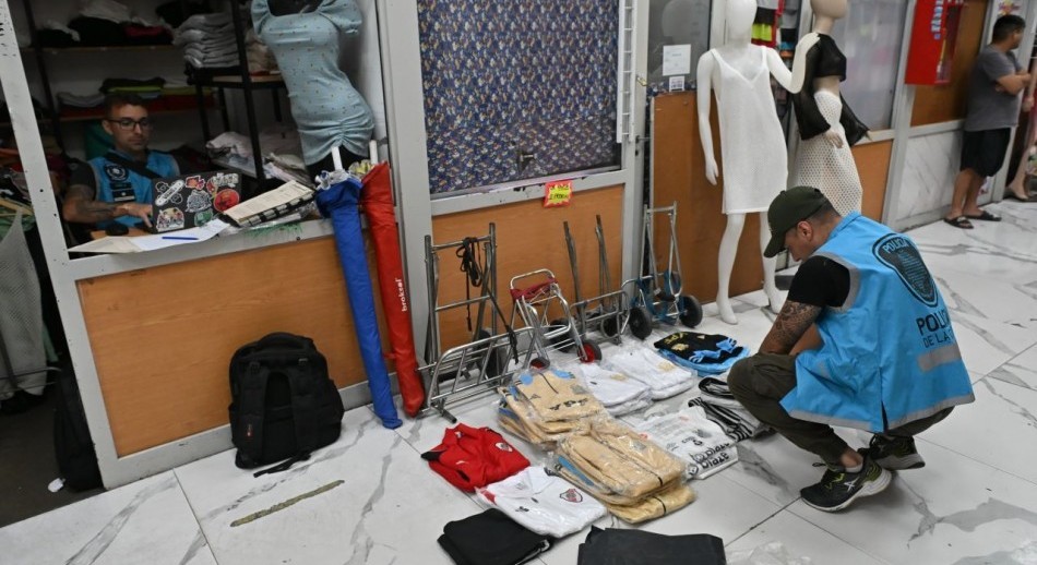 Flores: desalojaron a más de 5 mil manteros y hay más de 550 efectivos desplegados