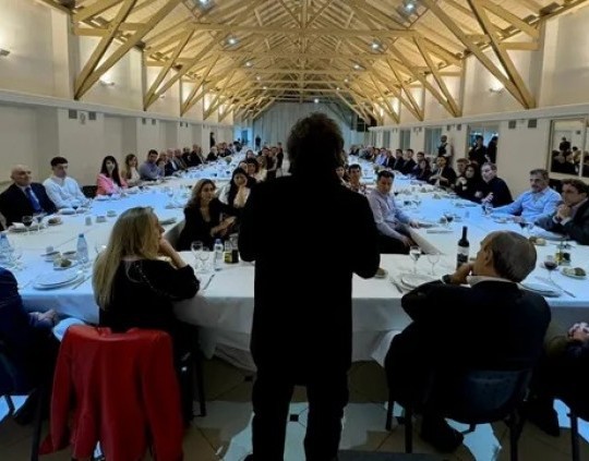 Milei cenó con diputados aliados en Olivos para blindar los vetos a jubilados y discapacidad