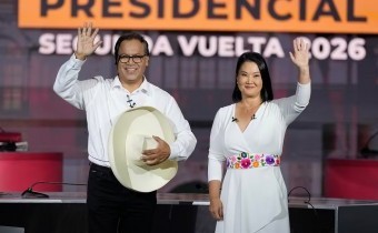 Fujimori amplía su estrecha ventaja en Perú y Sánchez llama a defender el voto