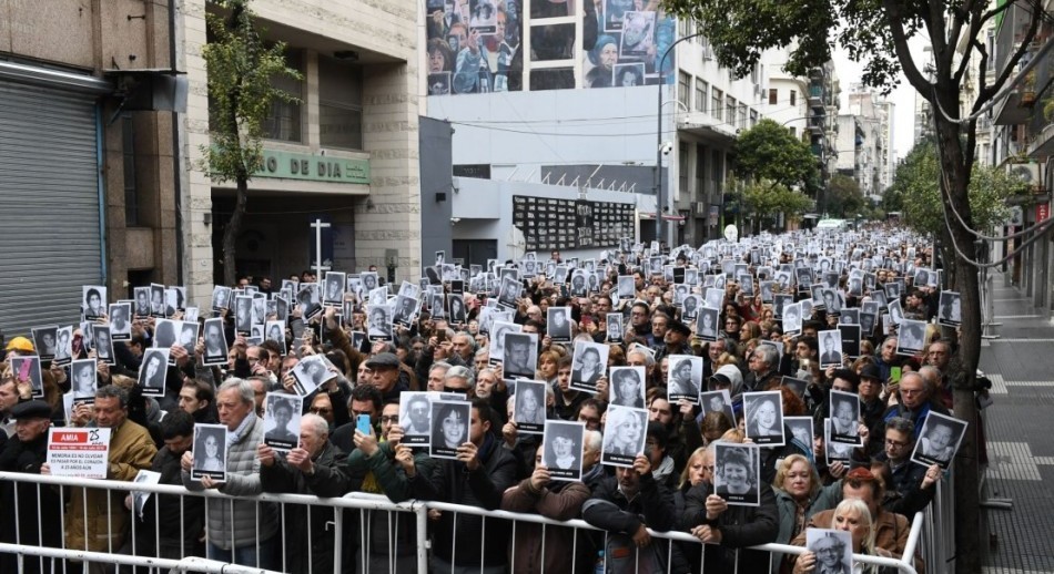 La AMIA reclamó que se esclarezca el atentado y alertó por el caso del avión iraní