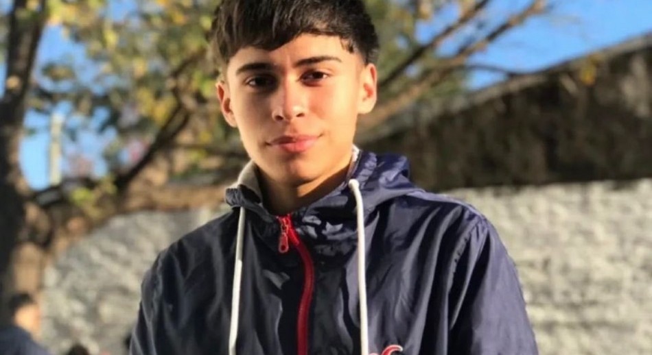 Atacaron a dos alumnos para robarles el celular: uno fue apuñalado y otro baleado