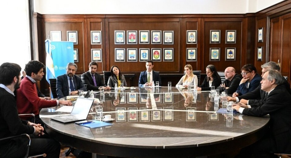 Tombolini recibió a representantes de kiosqueros y Panini